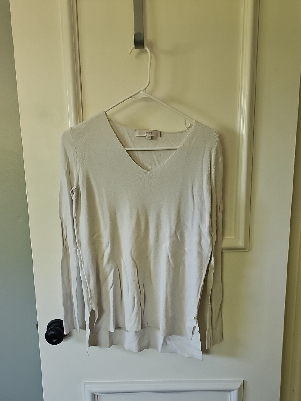 LOFT Cream V-Neck Long Sleeve Knit Sweater